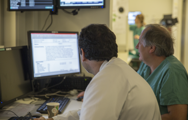 Illustrasjon-eldre lege-Ahus