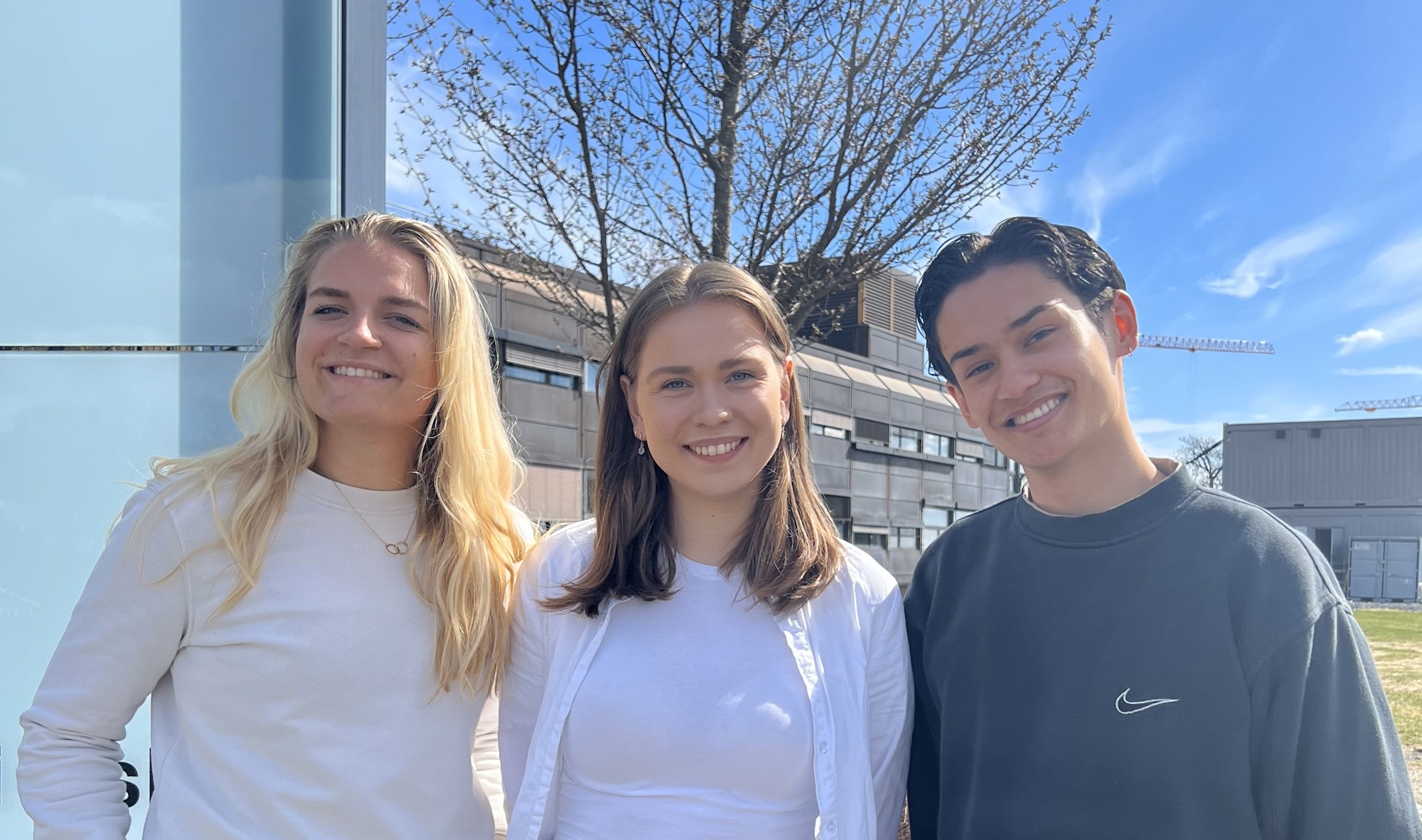 Tre medisinstudenter to jenter og en gutt. Solveig Eline Berg, Fredrik G. Grimstad og Iben Carnhed 