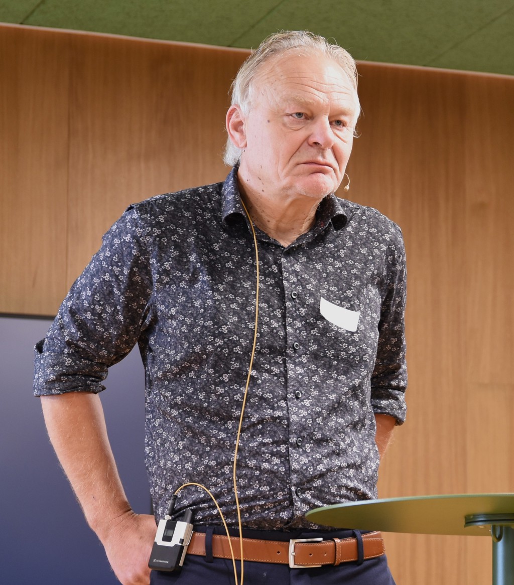 Mann foreleser. Knut Ivar Johansen lite foto Lisbeth Nilsen