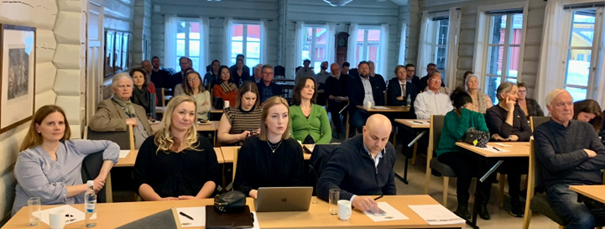 Bilde av engasjerte deltagere.