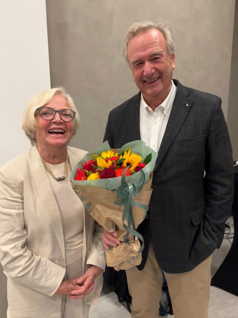 Berit Grøholt, leder av kurskomiteen her sammen med Tor-Aksel Busch, som har vært en del av påtalemyndighetene i Norge i over 45 år. Foto: Cathrine Rolfsen