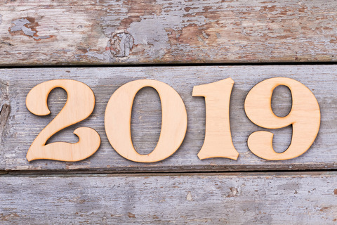 2019 tall på gammelt tre. Foto Colourbox.com