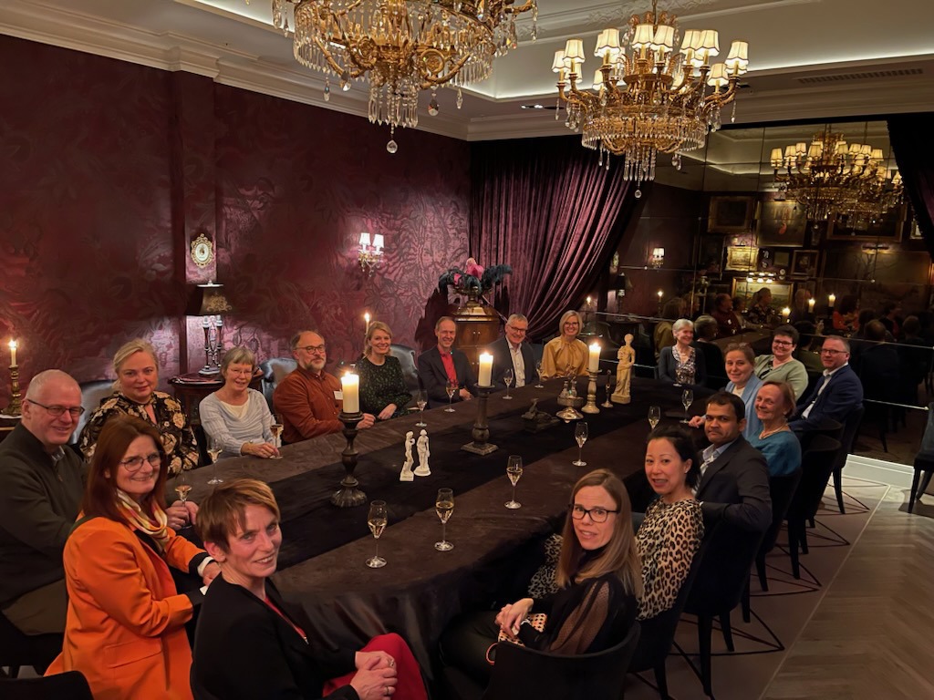 Samling før middag. Foto: Morten Langeland