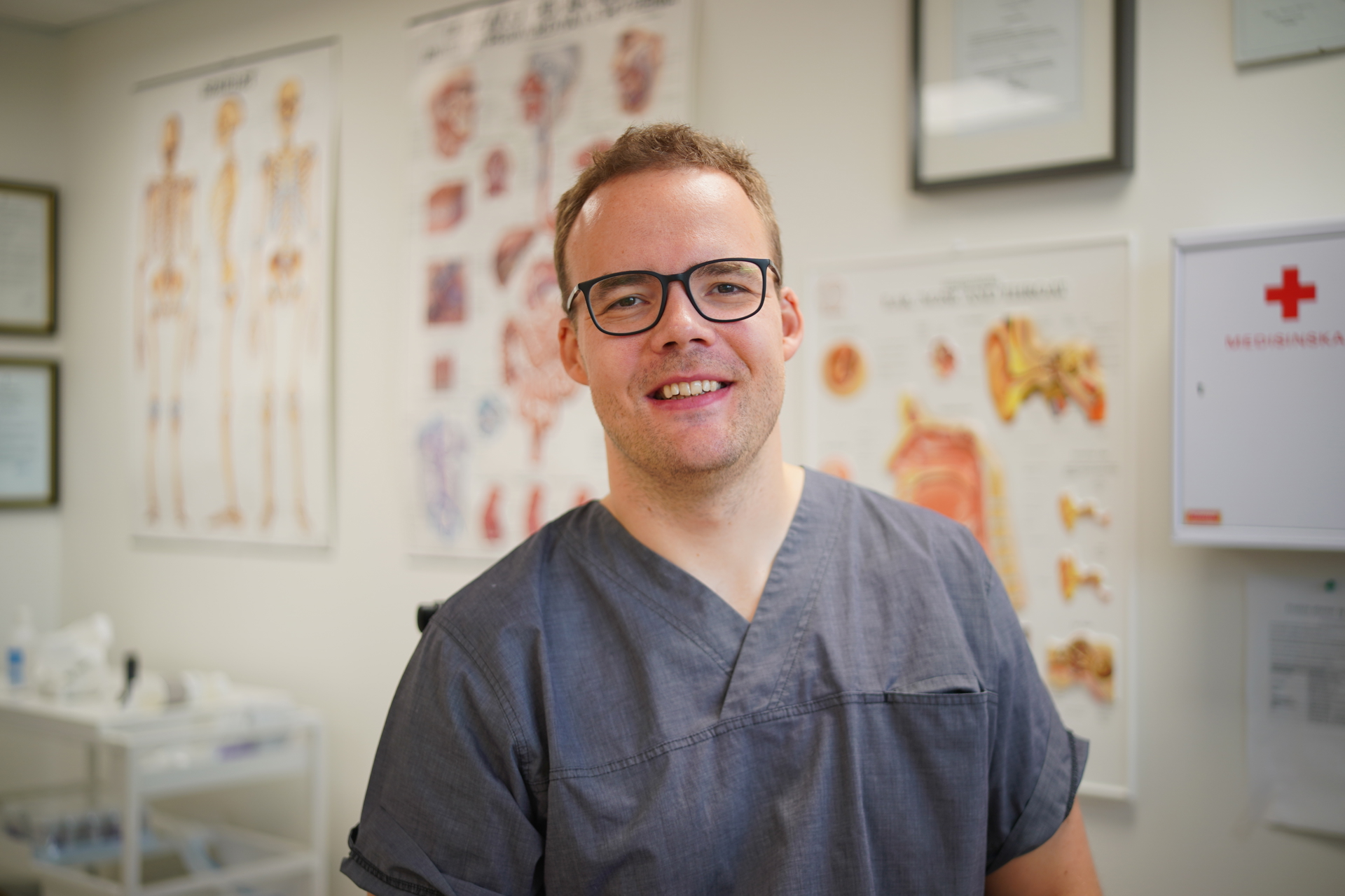 Mannlig lege på legekontor