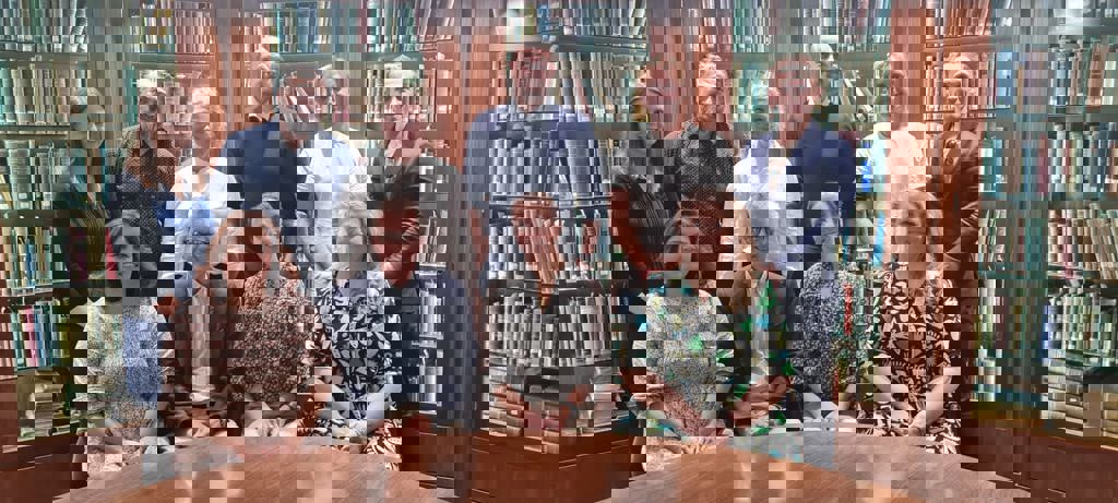 Delegasjonen samlet: Bak fra venstre: Marianne Smetop, Shahram Shaygani, Solveig Klæbo Reitan, Fredrik Skarderud, ny spesialrådgiver i Legeforeningen, Niclas Halvorsen og rådgiver i Npf, Gard Paalgard Rønnow. Foran fra venstre: Kristina Norheim Lorentzen, Lars Lien, Melissa Weibell og Ulrika Larsson. Foto: Kristina Norheim Lorentzen