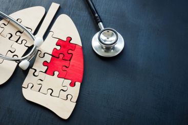 Puslespill av en lunge med et stetoskop liggende ved siden av. Foto: Vitaliy Vodolazskyy/Mostphotos