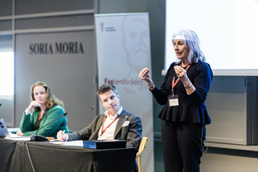 Holdt innlegg om spesialistutdanningen.  Kristijane Cook Hvaal leder av regionalt utdanningssenter i Helse Sør-Øst. Foto: Thomas B. Eckhoff