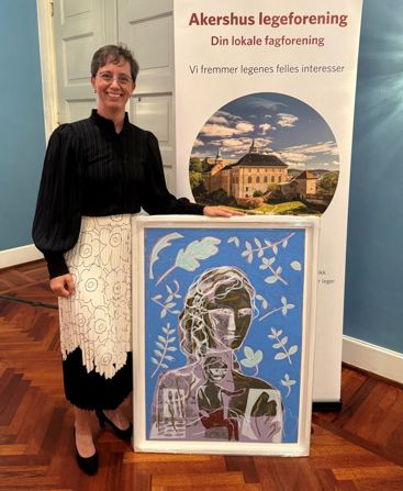 Bilde av Bettina C. Fossberg som mottok pris. Foto: Anita Ingebrigtsen