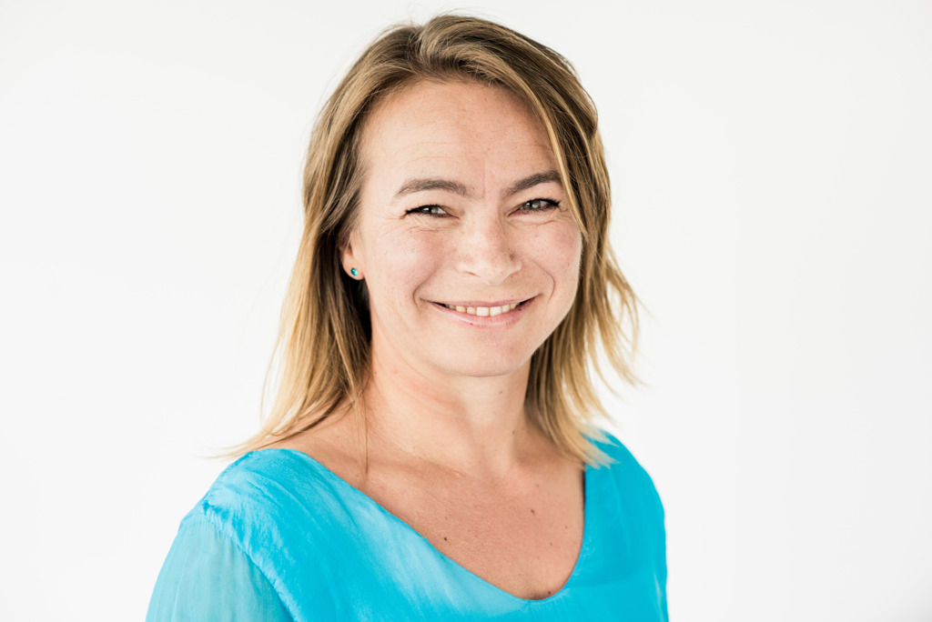 Smilende kvinne. Nina Østerås. Foto: Nicolas Tourrenc/Diakonhjemmet sykehus