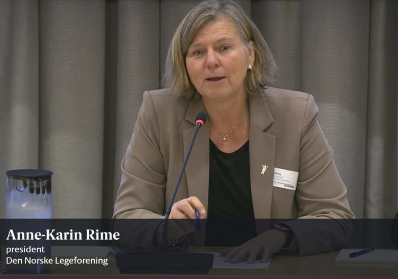 Skjermdump av Anne Karin Rime som deltar i en debatt om fritt behandlingsvalg.