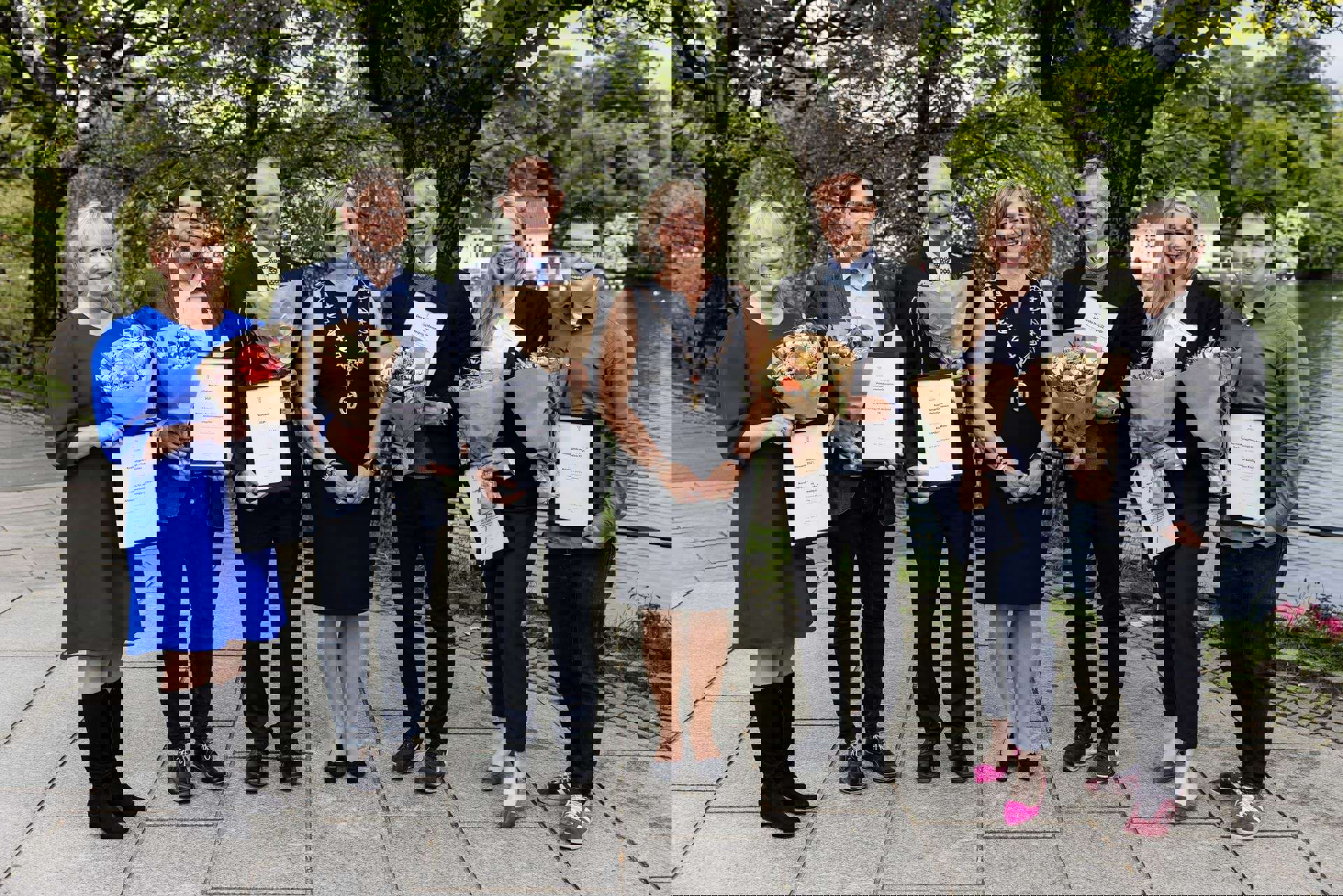 People accepting awards, outside. Legeforeningen.