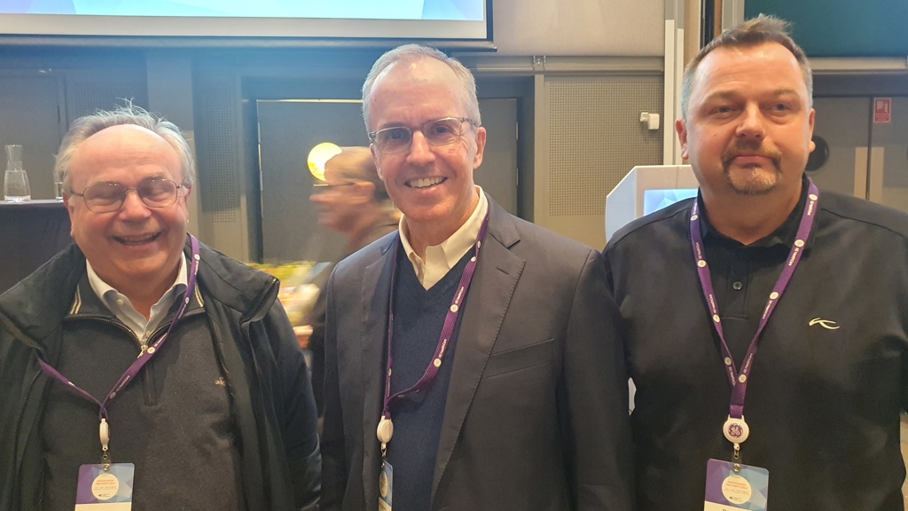 bilde av tre personer