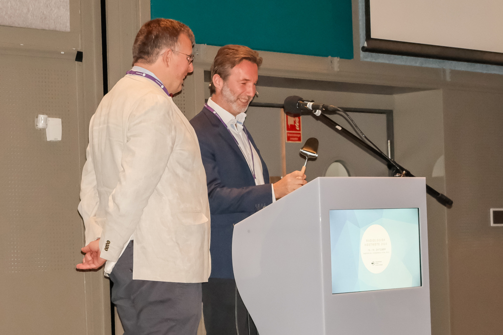 bilde av to personer