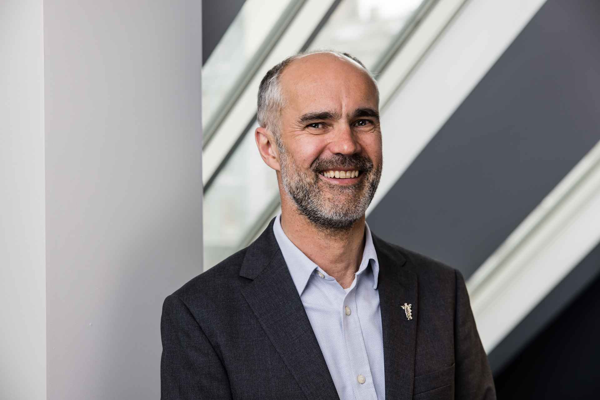 Smiling man with short beard in suit. Ståle Sagabråten, foto: Legeforeningen Thomas Eckhoff