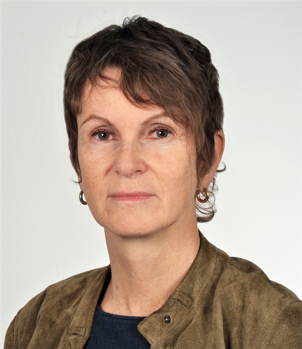 Dame med kort hår portrett. Guri Rørtveit, prosjektleder for PraksisNett. Foto: Jørgen Barth/UiB