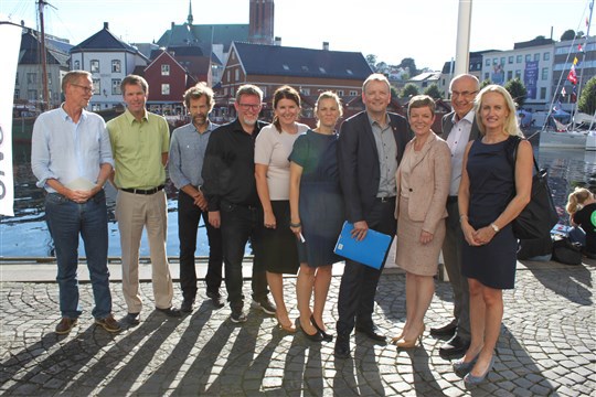 RESISTENSDEBATT: Veterinærforeningen, Tannlegeforeningen og Legeforeningen samlet politikere og fagfolk til debattmøte om hvordan man skal snu utviklingen av stadig mer antibiotikaresistens i verden. Foto: Tonje Camacho/Tannlegeforeningen