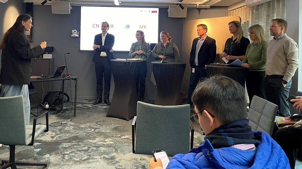 Bildet viser debattdeltakere på Leger i vitenskapelige stillinger sitt årsmøte.