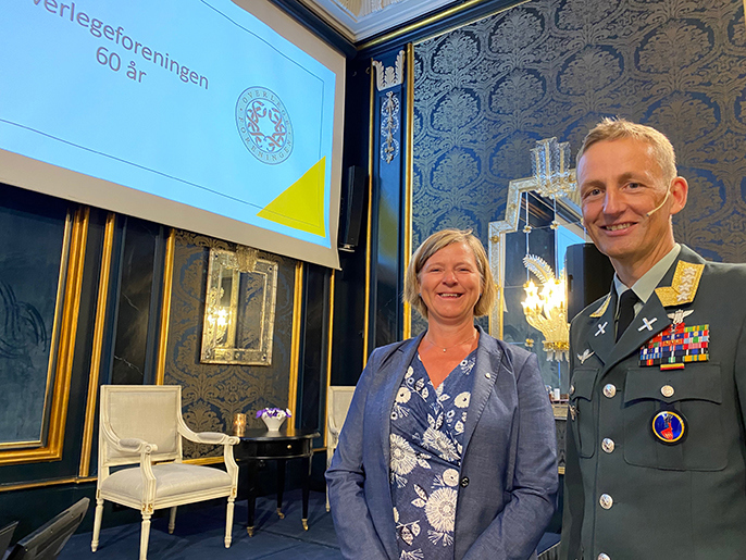 Bilde av leder Anne Karin Rime og forsvarssjef general Eirik Kristoffersen.