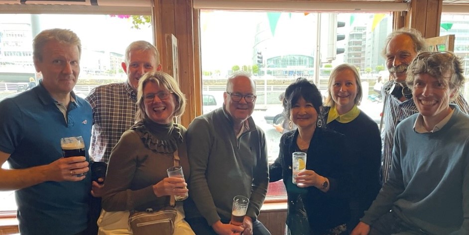 Pubstemning på The Ferryman nær kongressenteret (ses i bakgrunnen). Foto: Lokal pubgjest/ukjent.