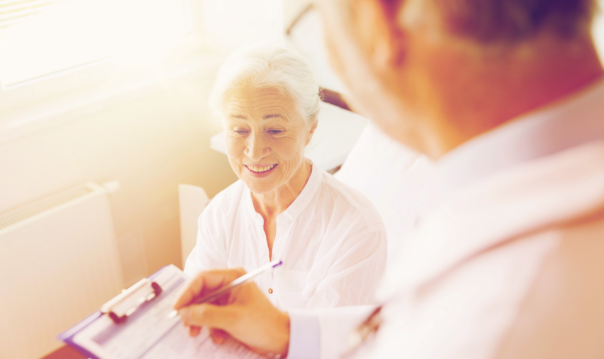 pasient og lege på sykehus illustrasjonsfoto Colourbox