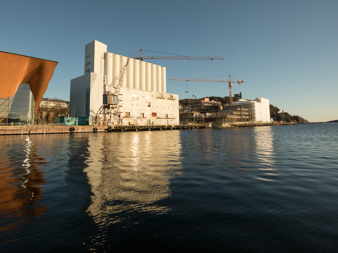 Kunstsiloen i Kristiansand fra vannet. Foto: Istockphoto.com/lillitve