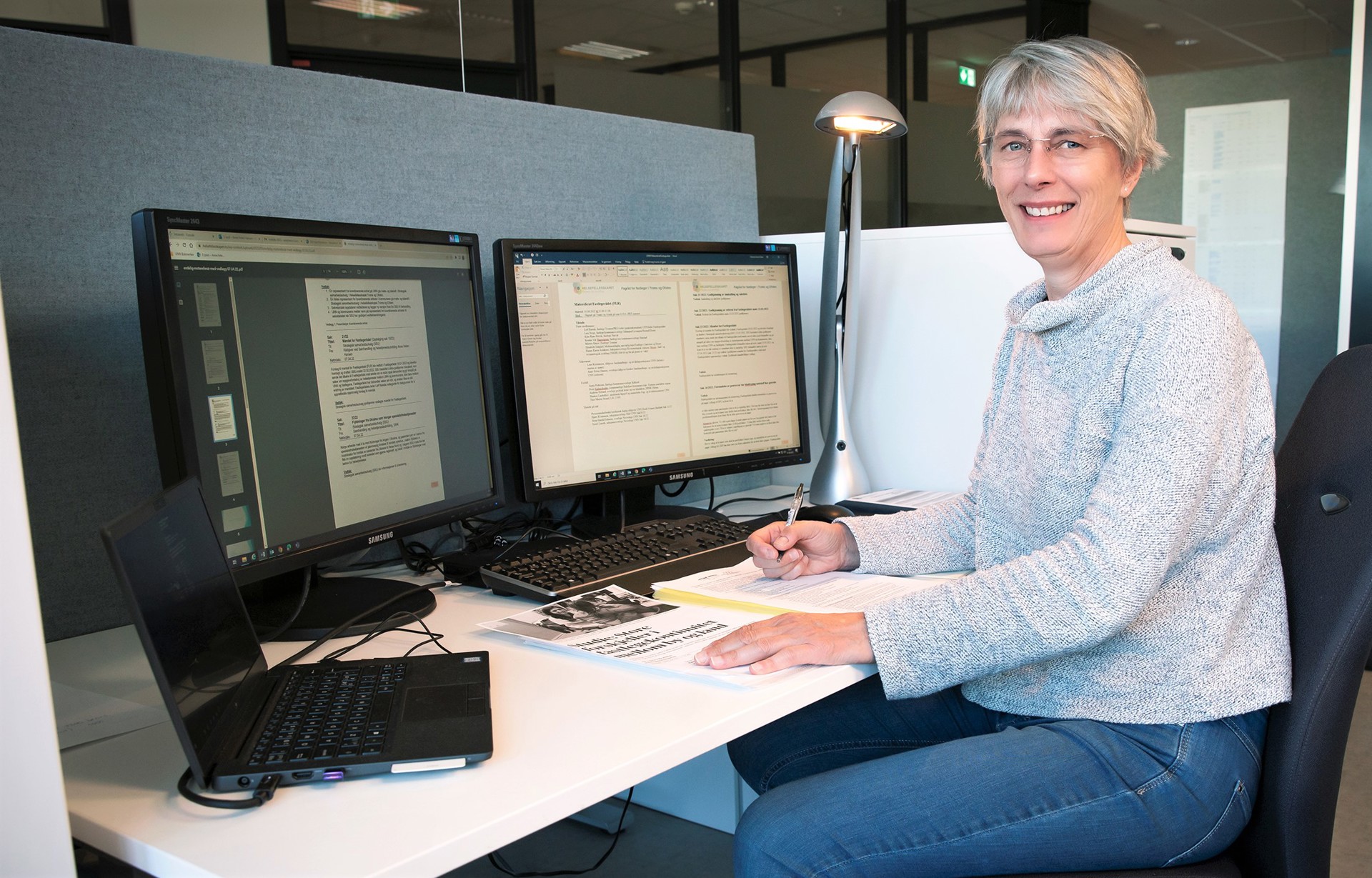Woman in office, Anne Helen Hansen, foto Zoltan Tot