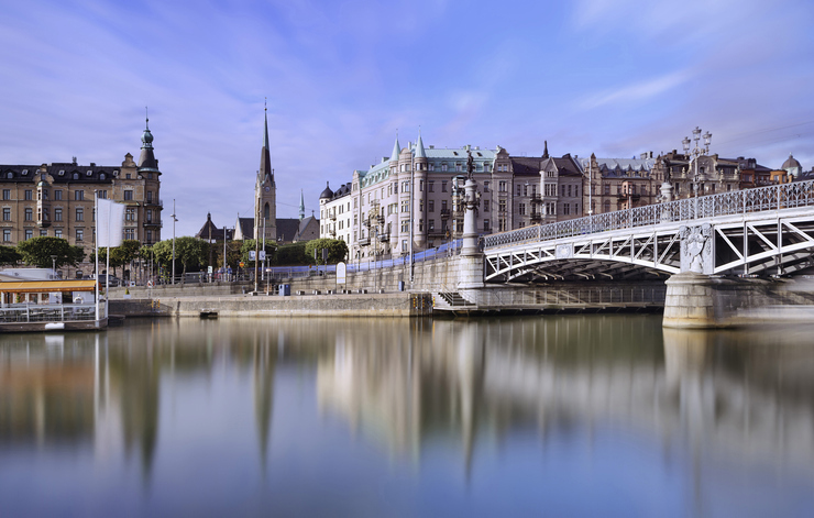 Bro og bygninger i Stockholm. Foto: Istockphoto.com/:Yu Tao