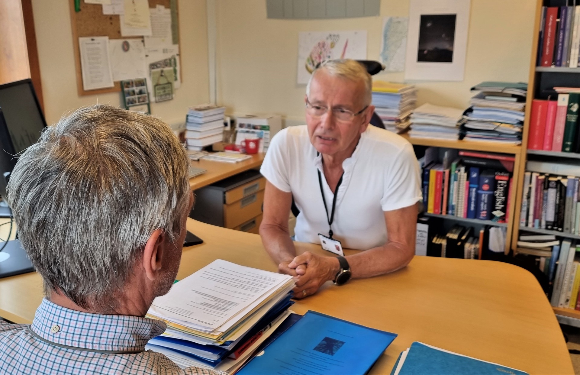 Doctor by desk and backhead of patient. Dr. Olav Thorsen.