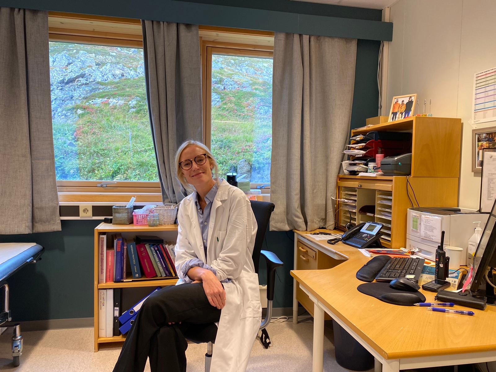 Female GP doctor in her office. Lina Grönvall, foto privat