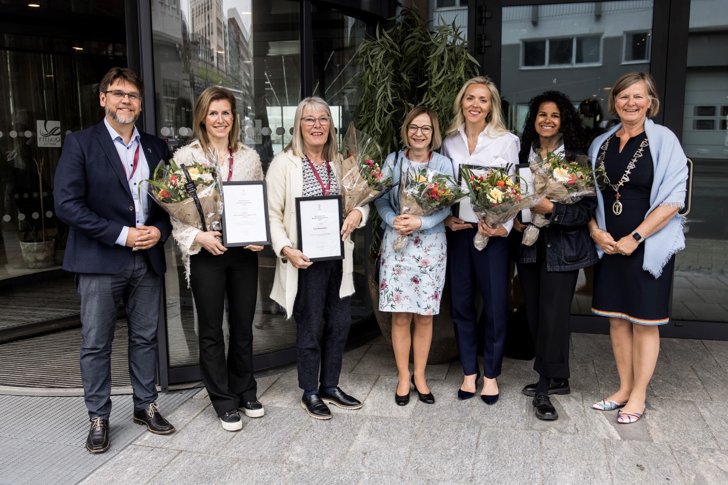 Prisvinnerne under årets landsstyremøte. Foto: Legeforeningen/Thomas B. Eckhoff