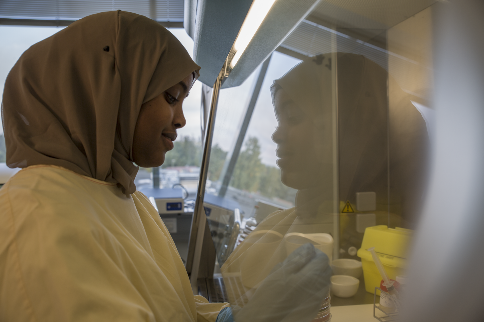 Lege som forsker i lab