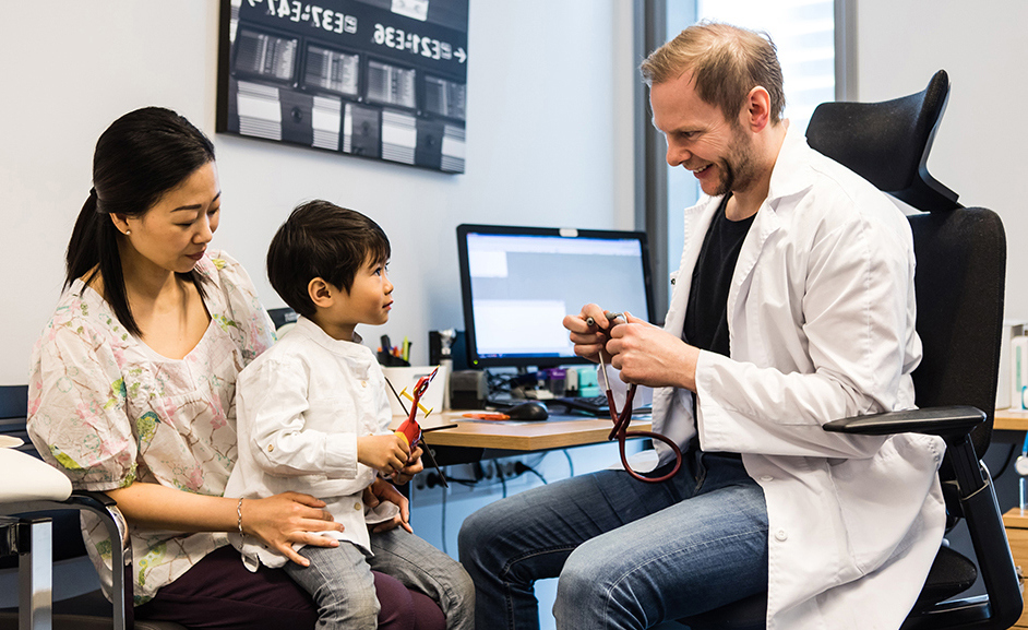 Gutt hos lege FOTO: Thomas Barstad Eckhoff/Legeforeningen