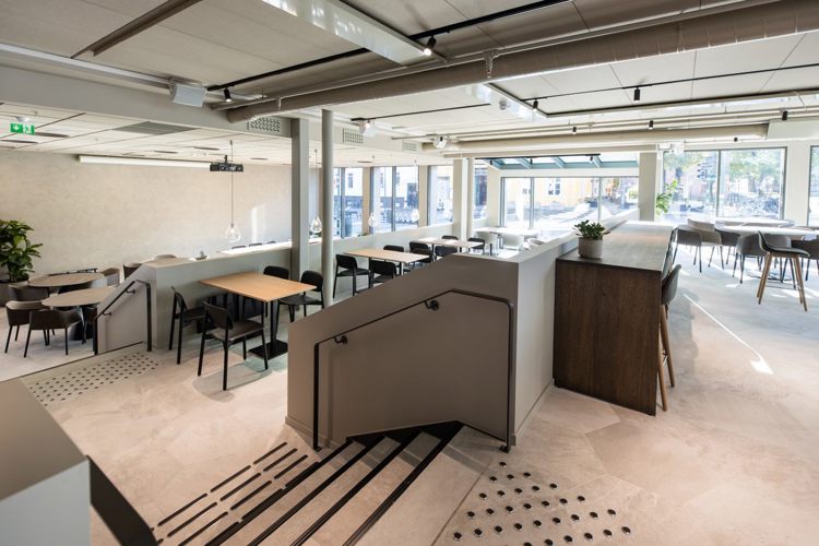 Bjærget - oversikt fra bak i lokalet