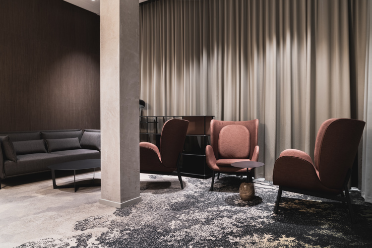 Bilde av sittegruppe, med garding gjentrukket