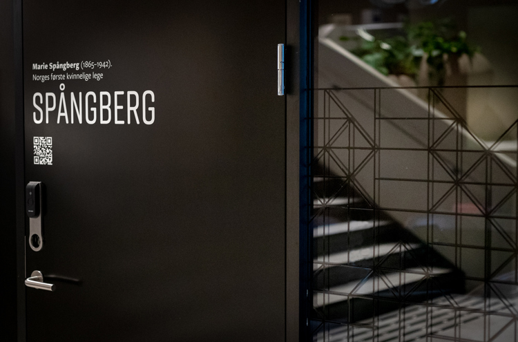 Bilde av dør inn til møterom Spångberg